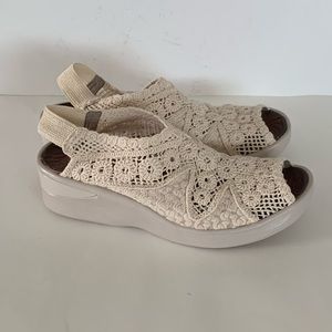 Bzees Surprise Women’s Almond Milk 10M